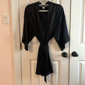 Victoria's Secret VS Black Satin Short Robe Size Medium Large